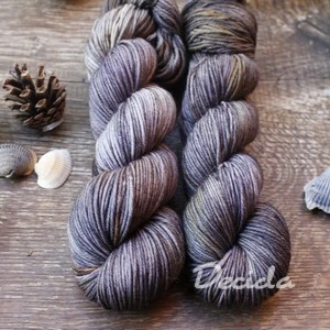 "Olive wood" - extra MERINO se sw 4mm