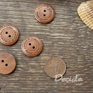Dřevěné knoflíky "CREATED BY SUBLEVEL" 25mm