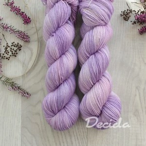 "Soft Violet" - 80% merino 10% kašmír 10% nylon 365m/100g