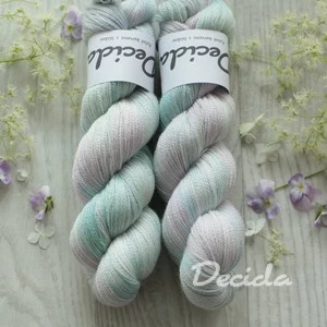 "Ledové sny" 75% merino 20% hedvábí 5% stříbrná stellina 800m