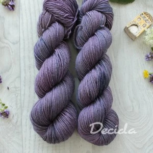 "Švestková" - 75%merino 20%hedvábí  5%silver 212m bez SW