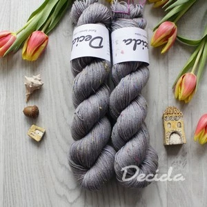 "Grey" - 85% merino sw a 15% donegal nopky barevné