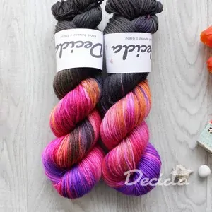 "Hot Extravagance" -  Merino sw/polyamid 270m/100g