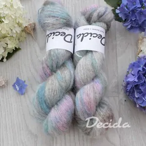 "Calma" - 42% baby alpaka 13% merino 10 % yak 35% hedvábí 50g