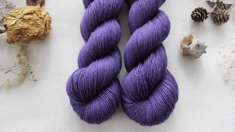 "Fialky" 80% merino 20% hedvábí 400m