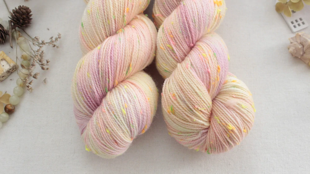 "Spring Flowers" - merino a Donegal neps 400m