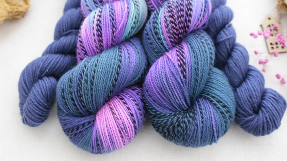 "Relay - modrofialová" - ZEBRA Merino sw/nylon 365m - set 120g