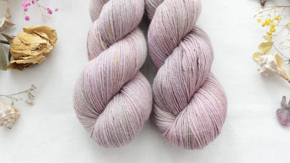 "Roses" - 80% Merino Easywash/20% Len 400m/100g