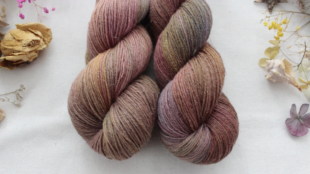 "Leaves" -  80% Merino Easywash/20% Len 400m/100g