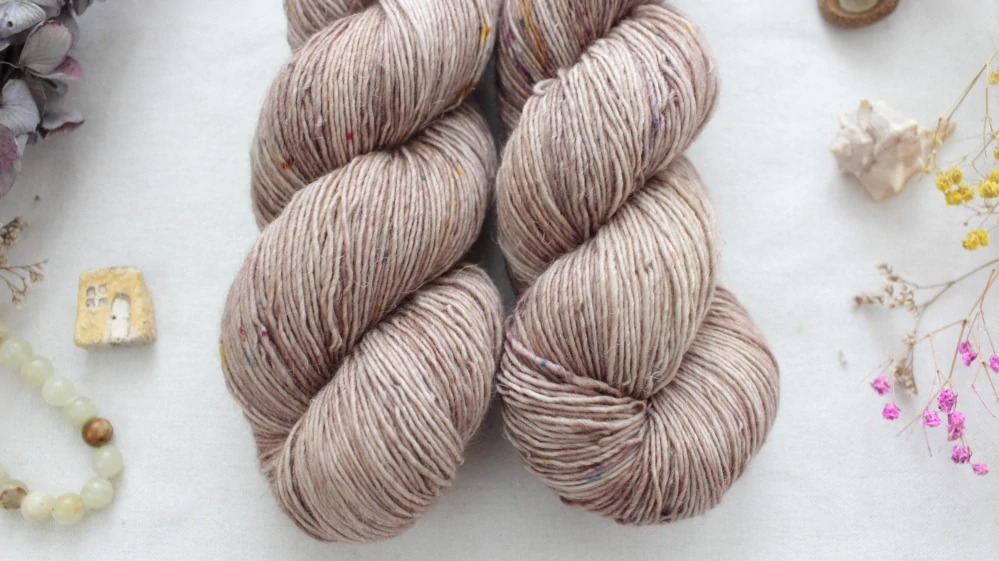 "Shitake 2" - Single 90% Merino sw/10% Len 366m