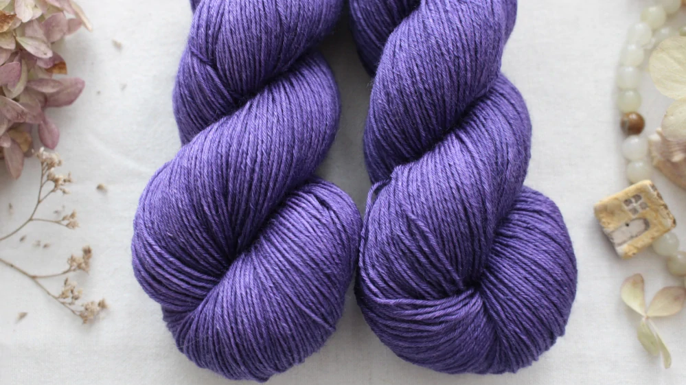 "Fialky 2" 80% merino 20% hedvábí 400m 