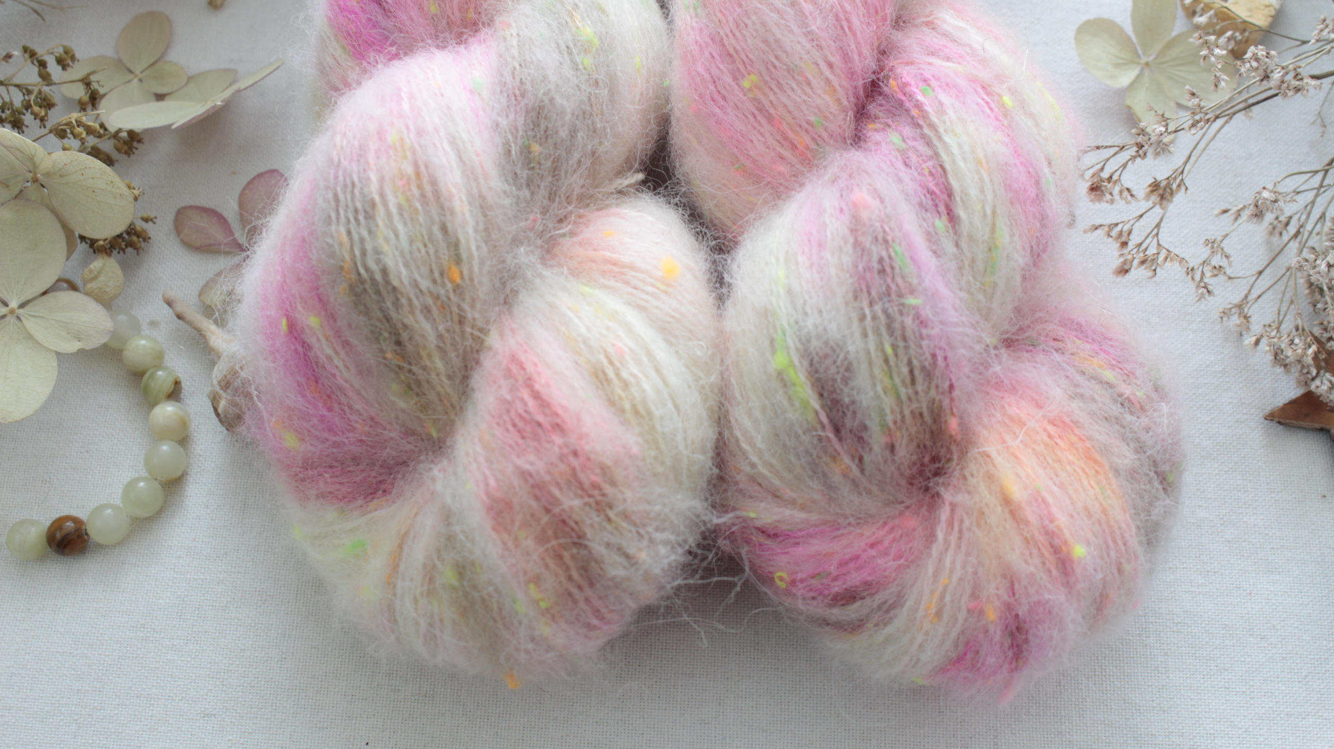 "Lawrita 3" - 42% merino sw 32% alpaka 18% donegal nopky 8% len 400m