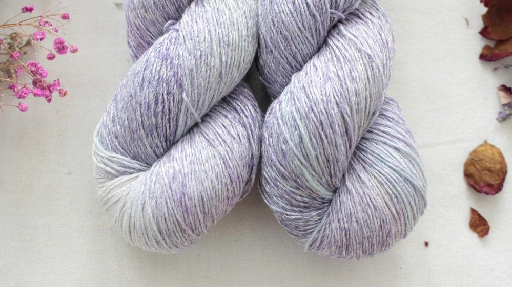 "Levander" - 53% bambusová viskóza 47% buretové hedvábí 460m/100g