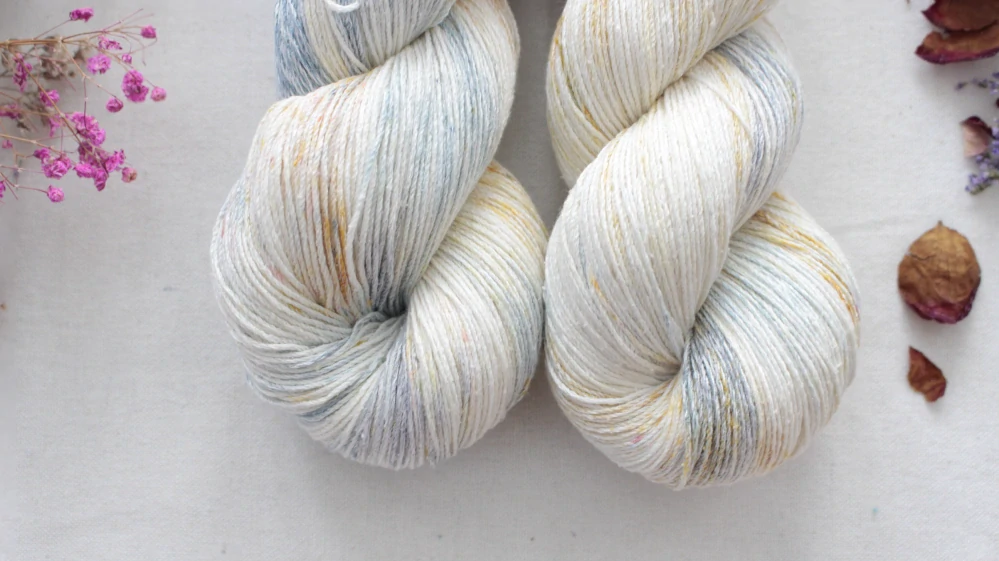 "Gorgulho 2" - 53% bambusová viskóza 47% buretové hedvábí 460m/100g