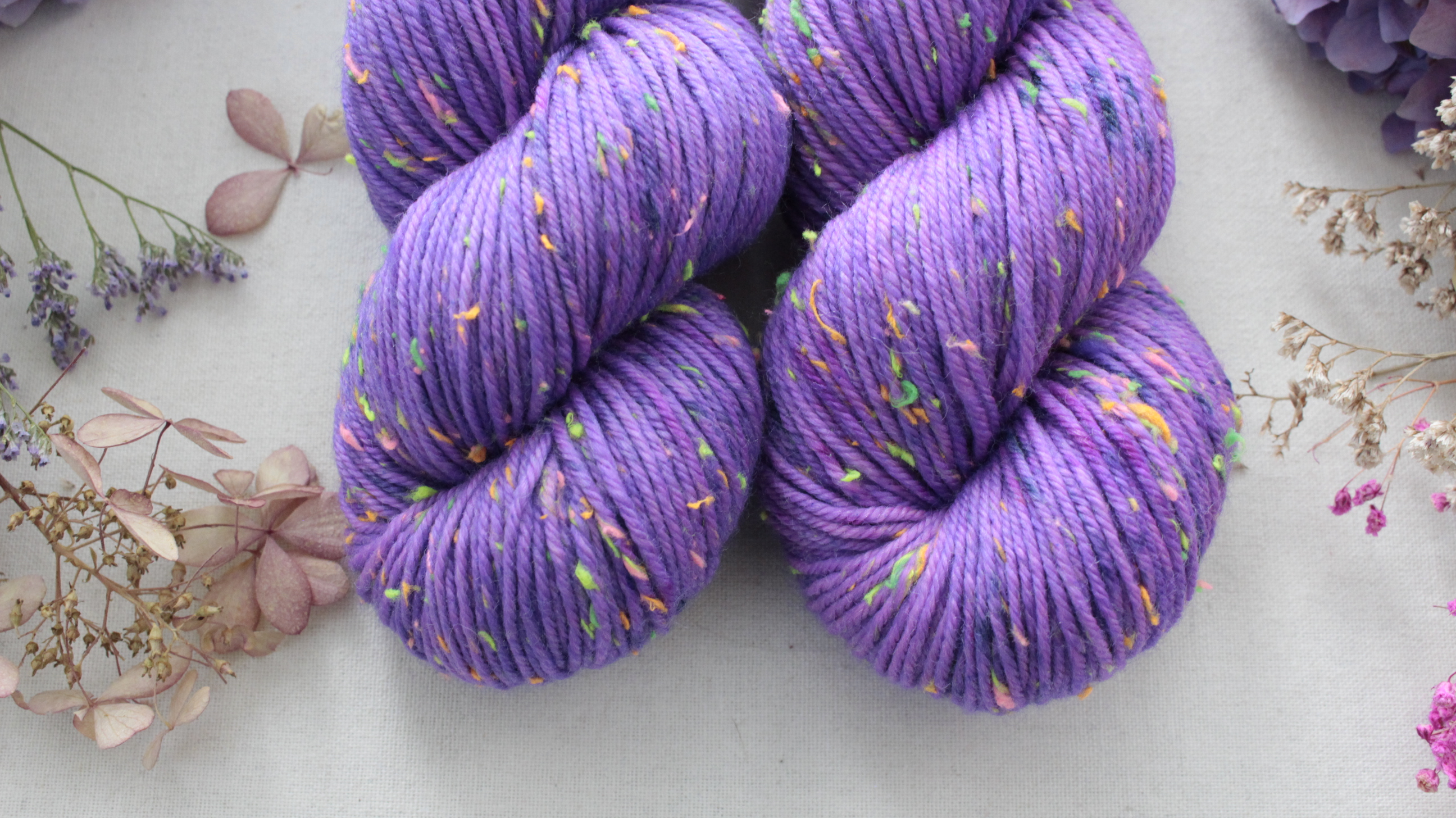 "Ultra Purple 3" Donegal DK -  85% merino a 15% donegal nopky 212m