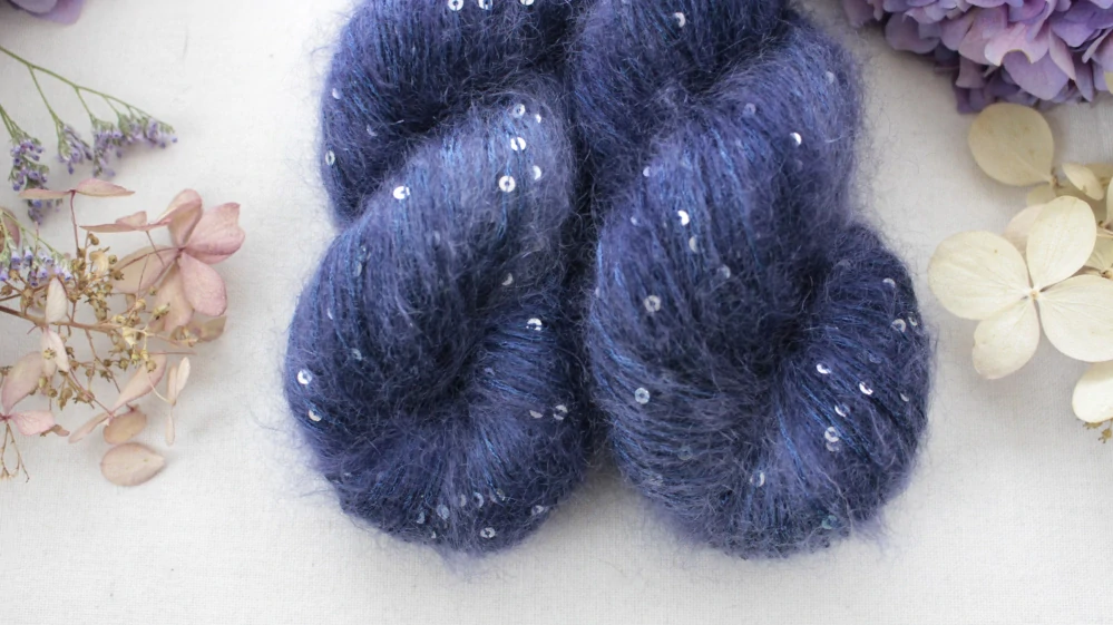 "Blue night 3" - 34% superkid mohér 11% hedvábí 41% nylon 14% polyester 195m/50g