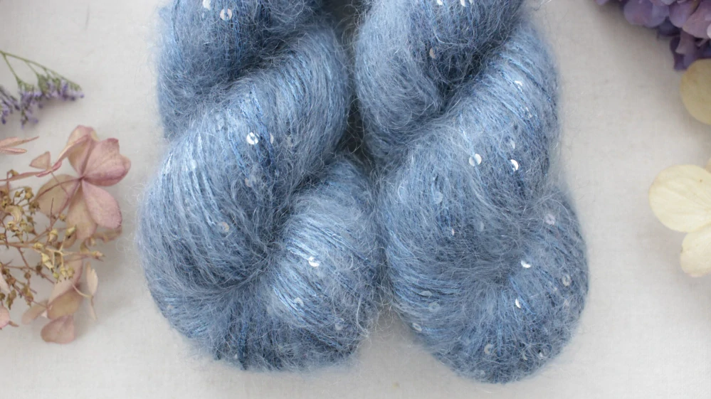 "Cobalt" - 34% superkid mohér 11% hedvábí 41% nylon 14% polyester 195m/50g 