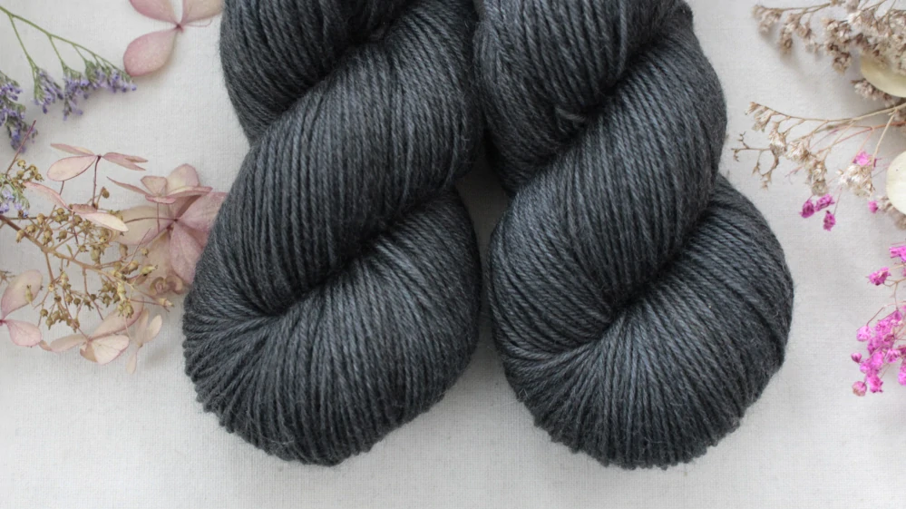 "Darkness"  EXTRA Merino sw/polyamid 400m/100g