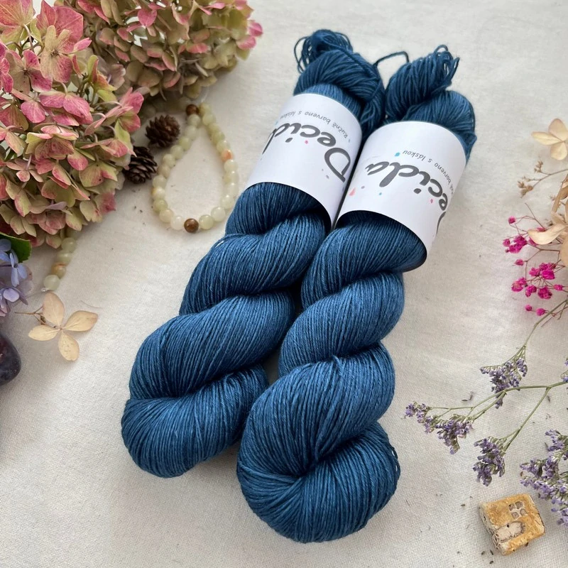 "Blue 4" 80% merino 20% hedvábí 400m 
