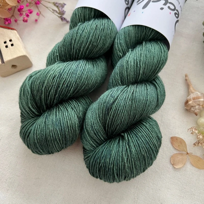 "Pine Shadow" 80% merino 20% hedvábí 400m 