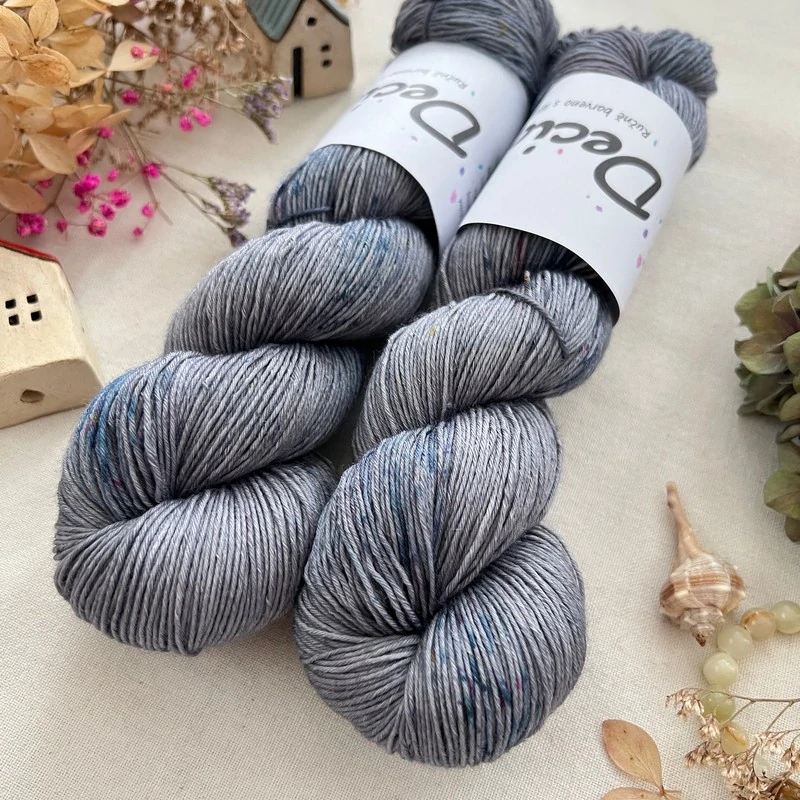 "Nubes oscuras 2" 80% merino 20% hedvábí 400m 