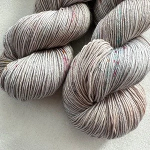 "Whispering Mist" 80% merino 20% hedvábí 400m