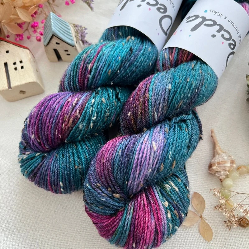 "Shadow Plum" Donegal DK -  85% merino a 15% donegal nopky 212m