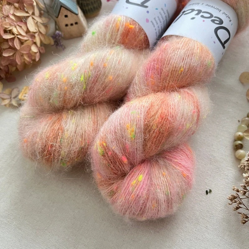 "Aurora" -  42%  merino sw 32% alpaka 18% donegal nopky 8% len 400m