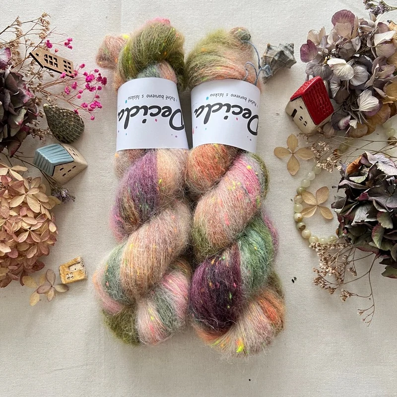"Earth Whisper" -  42%  merino sw 32% alpaka 18% donegal nopky 8% len 400m