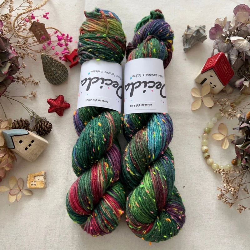 "Corazón del Alba" Donegal DK -  85% merino a 15% donegal nopky 212m