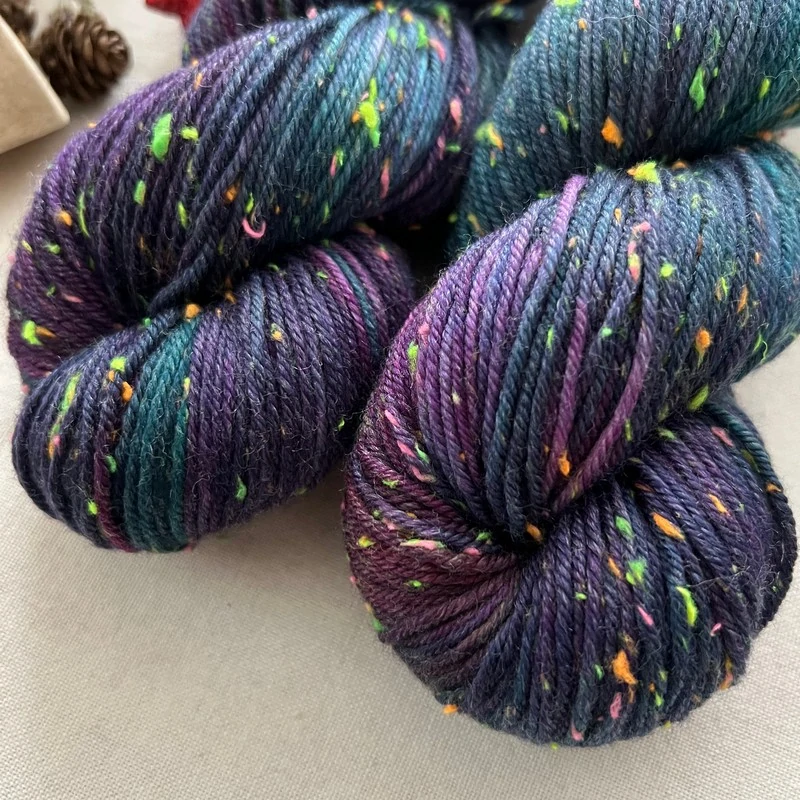 "Lunar Blossom" Donegal DK -  85% merino a 15% donegal nopky 212m