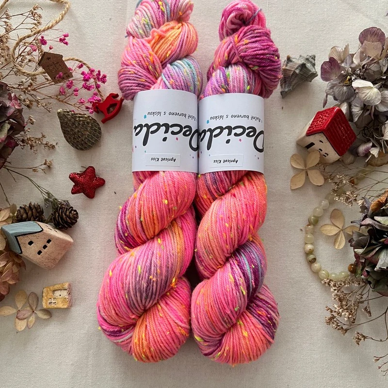 "Apricot Kiss" Donegal DK -  85% merino a 15% donegal nopky 212m