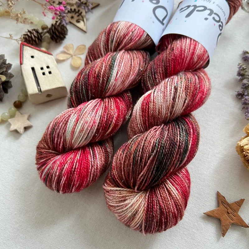 "Banquet" - 100g Merino sw/Nylon/Zlatá stellina 400m