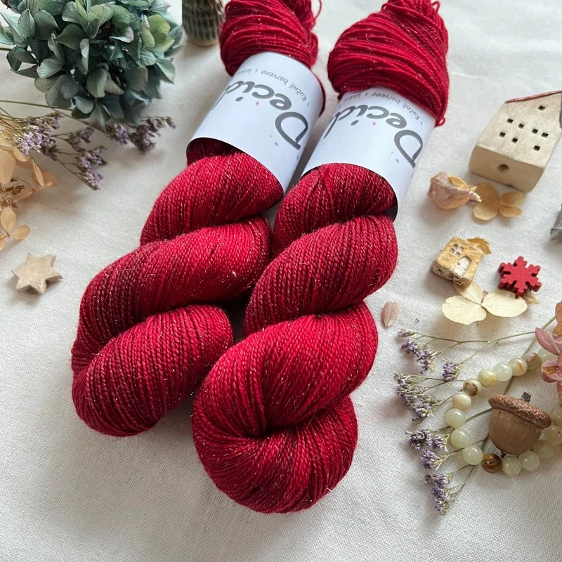 "starlit Ruby 2" - 100g Merino sw/Nylon/Zlatá stellina 400m