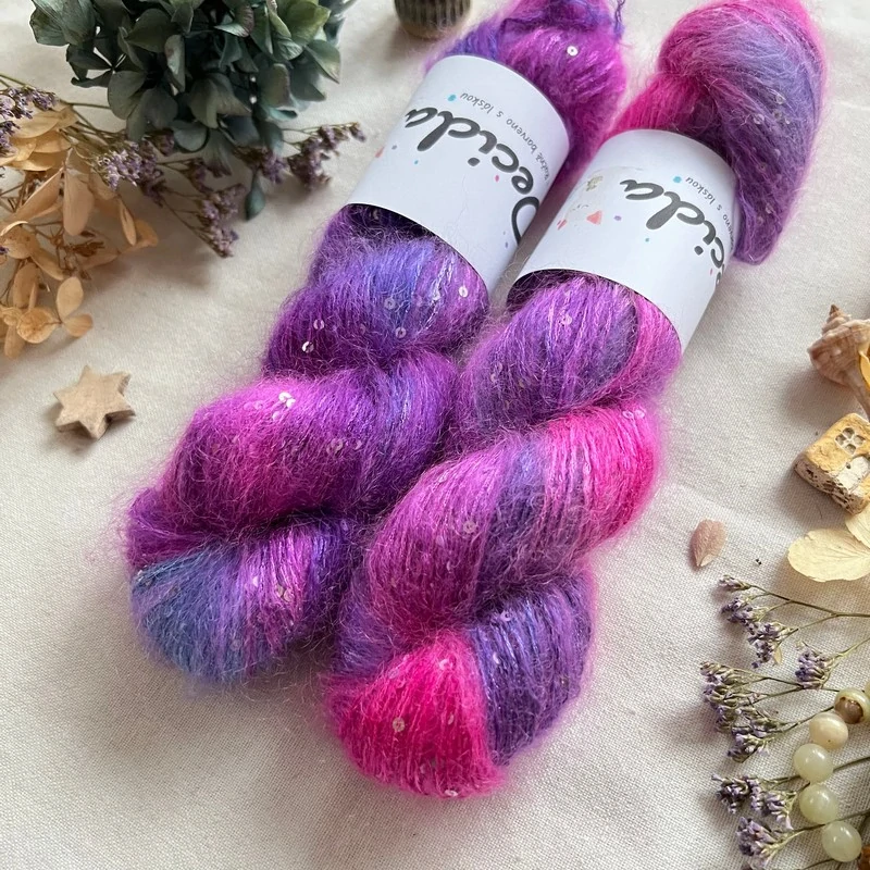 "Lola" - 34% superkid mohér 11% hedvábí 41% nylon 14% polyester 195m/50g 