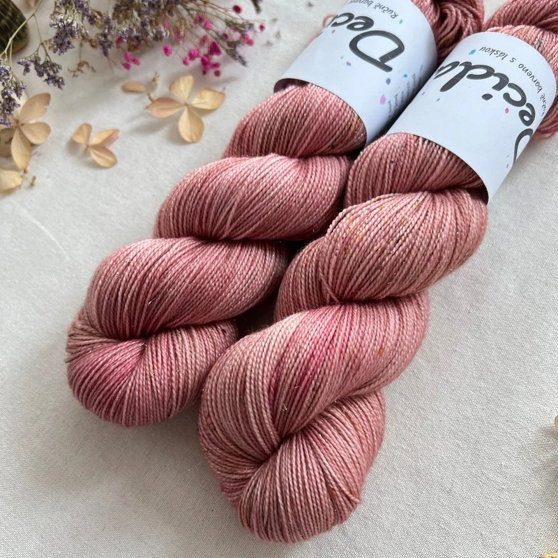 "Starlit Rose" - 100g Merino sw/Nylon/Zlatá stellina 400m