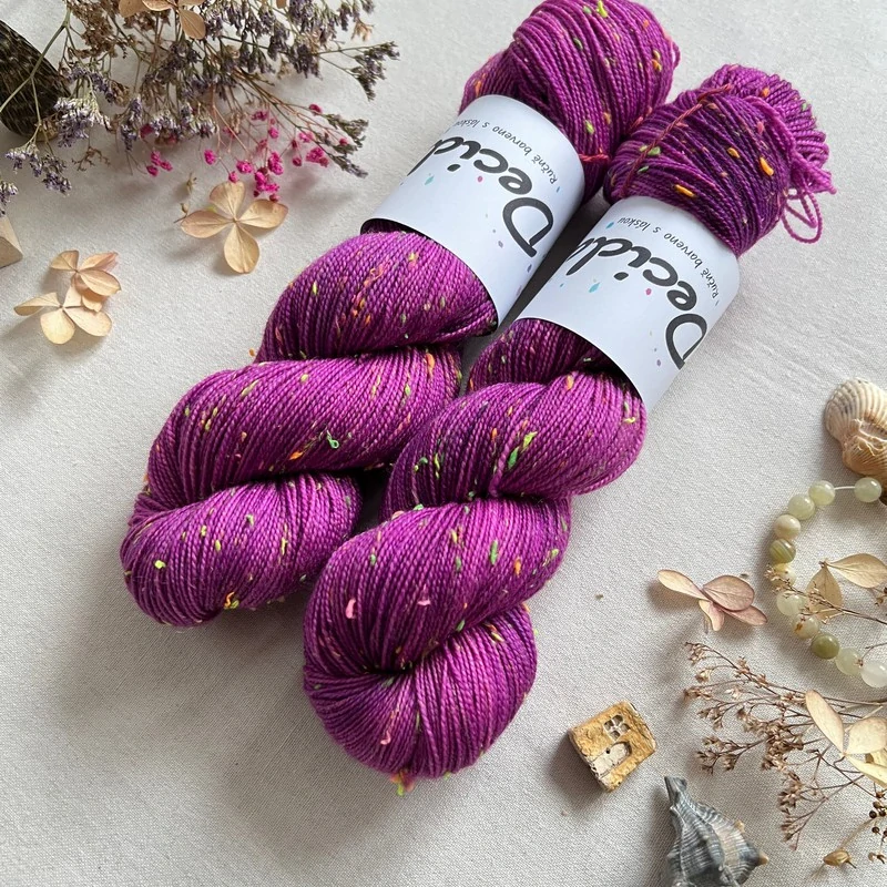 "Violeta Eléctrica" - merino a Donegal neps 400m
