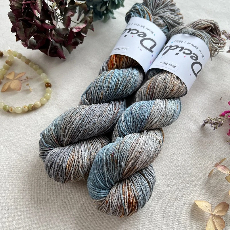 "Silver Thistle" - Buretové hedvábí 300m/100g 96g