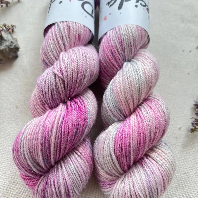 "Lesní květy" - 75% merino 20% hedvábí  5%silver 212m bez SW