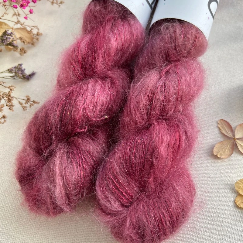 "Berry Velvet"- 64% superkid mohér 3% merino 10% flitry 23% hedvábí 400m/50g