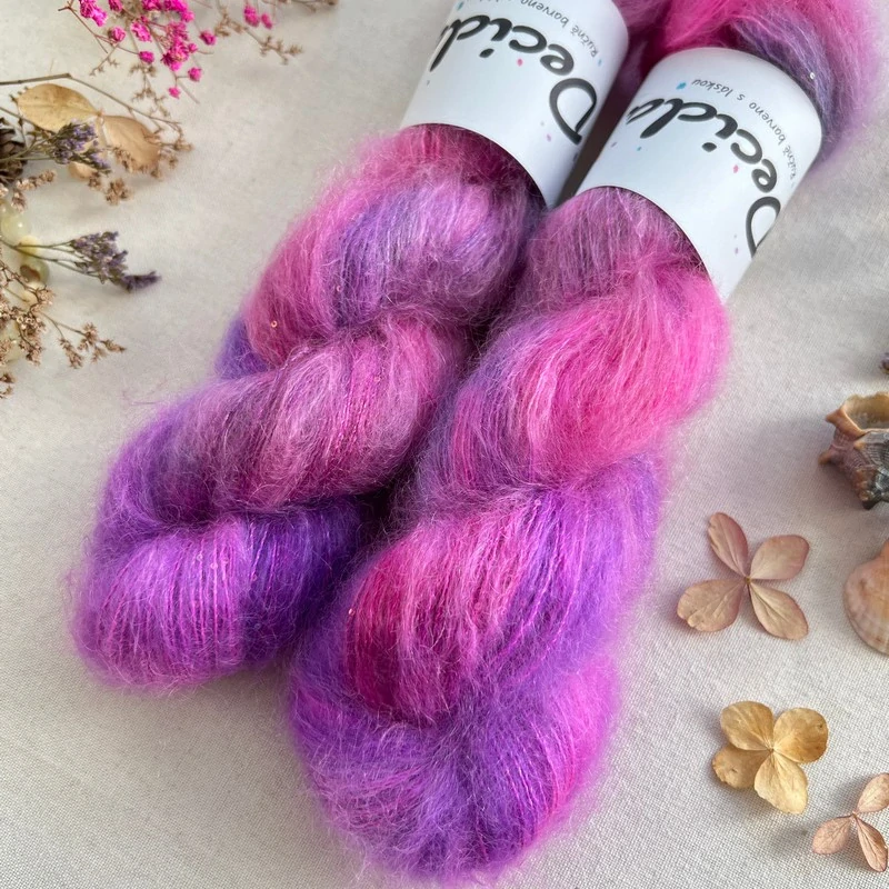 "Orchid Veil"- 64% superkid mohér 3% merino 10% flitry 23% hedvábí 400m/50g