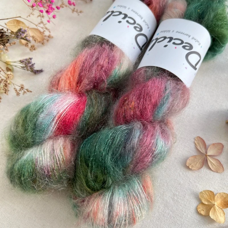 "Mystic Peony"- 64% superkid mohér 3% merino 10% flitry 23% hedvábí 400m/50g