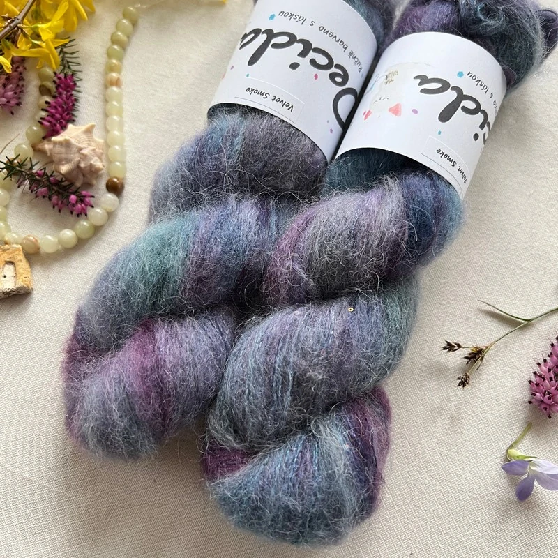"Velvet Smoke"- 64% baby alpaka 3% merino 10% flitry 23% hedvábí 400m/50g