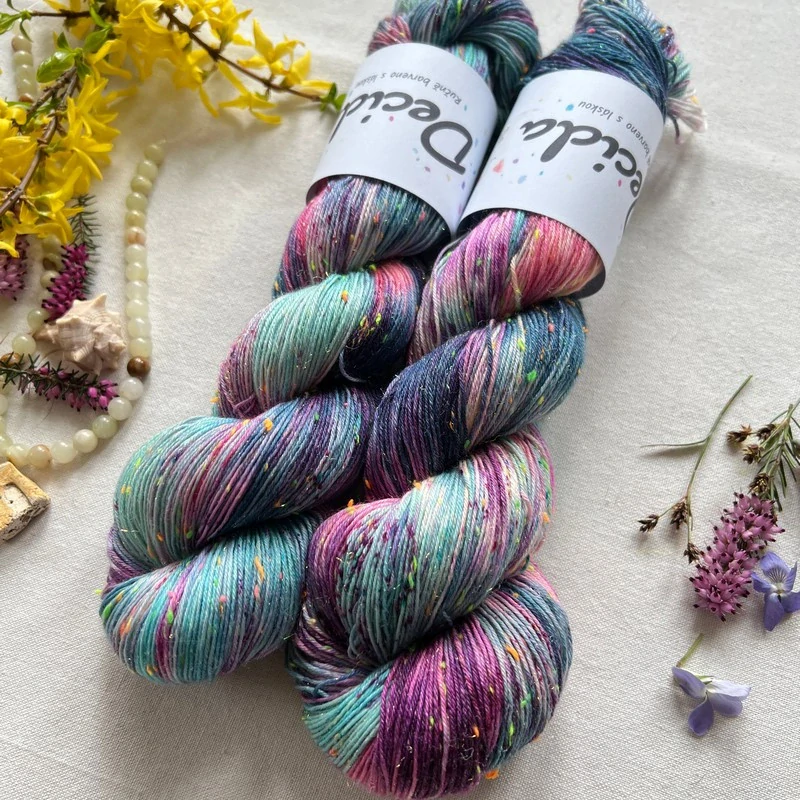 "Playful Spark" - 80% merino sw 10% donegal 10% stelina 400m/100g