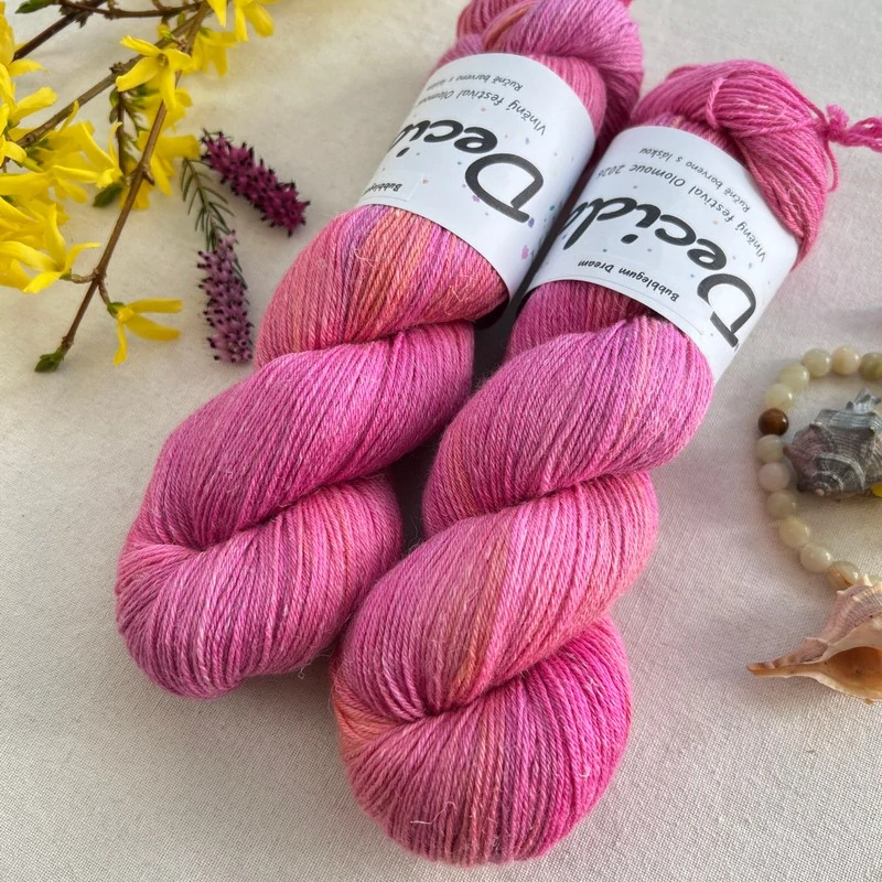 "Bubblegum Dream" 60% merino 20% hedvábí 20% len 400m 