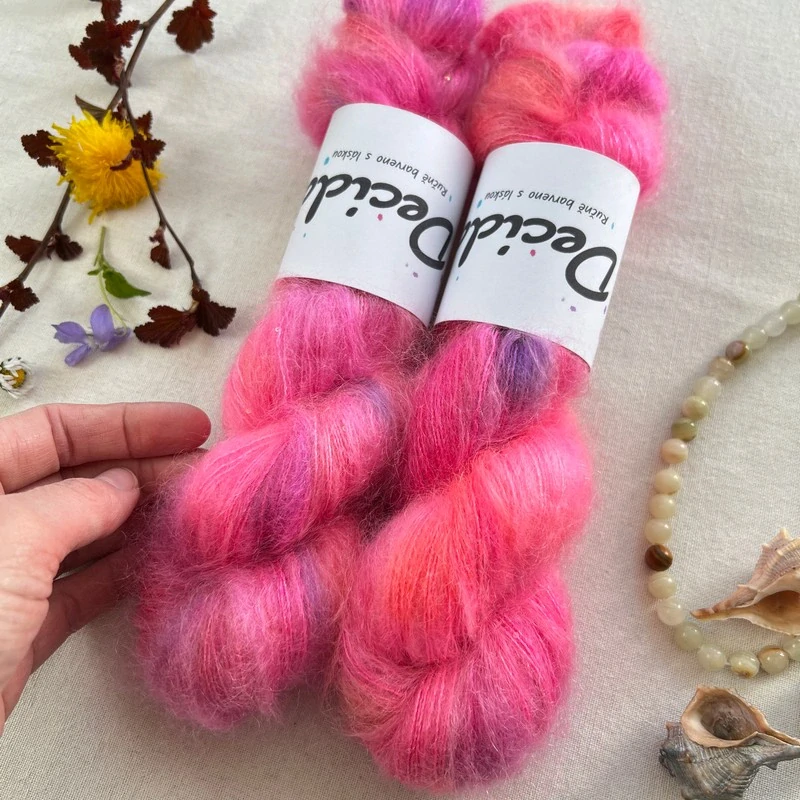 "Valentina" 64% superkid mohér 3% merino 10% flitry 23% hedvábí 400m/50g