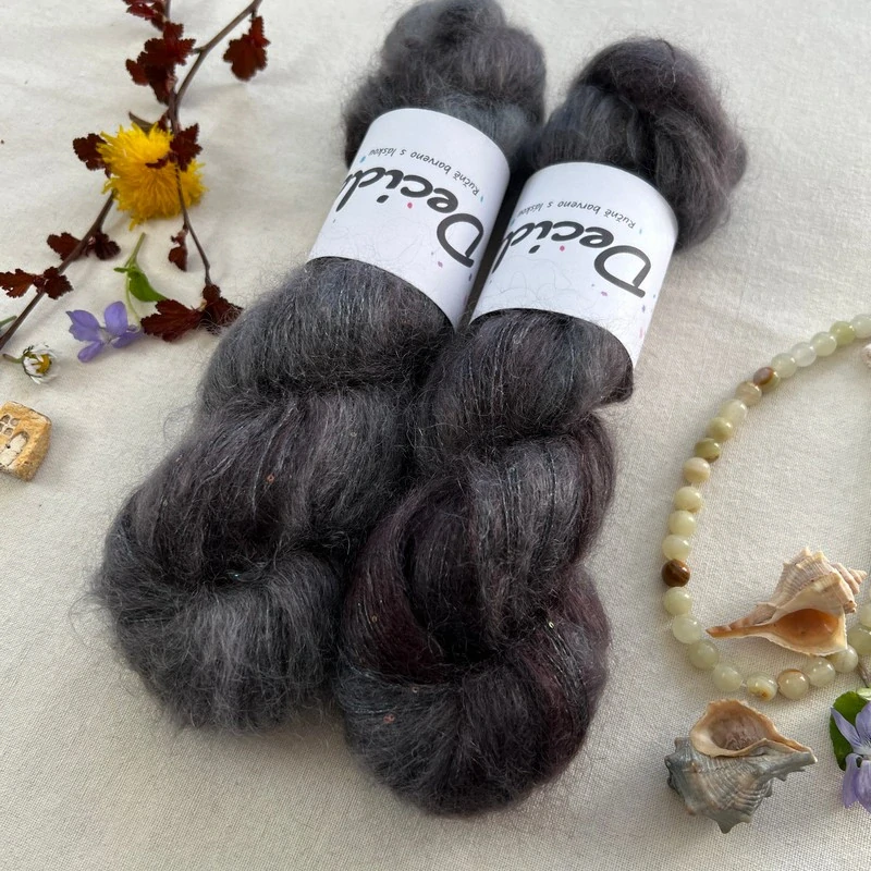 "Midnight Velvet 2" 64% superkid mohér 3% merino 10% flitry 23% hedvábí 400m/50g