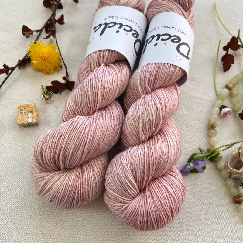 "Pudrový sen 2" 80% merino sw 20% hedvábí 400m 