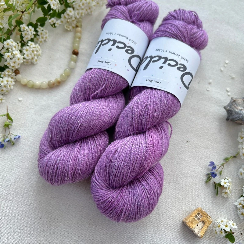 "Lilac Dust" 60% merino 20% hedvábí 20% konopí 400m
