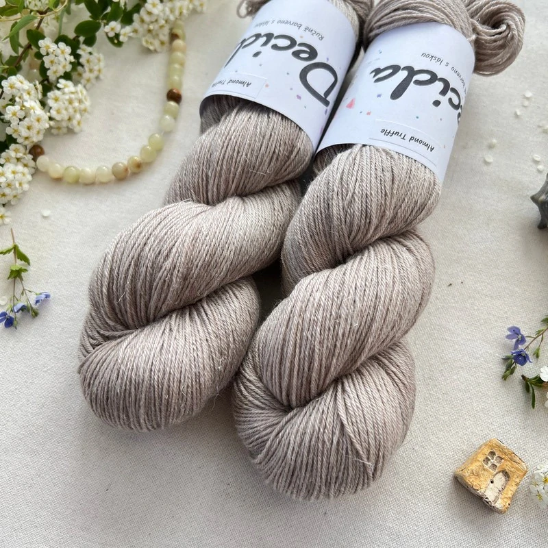 "Almond Truffle" 60% merino 20% hedvábí 20% konopí 400m